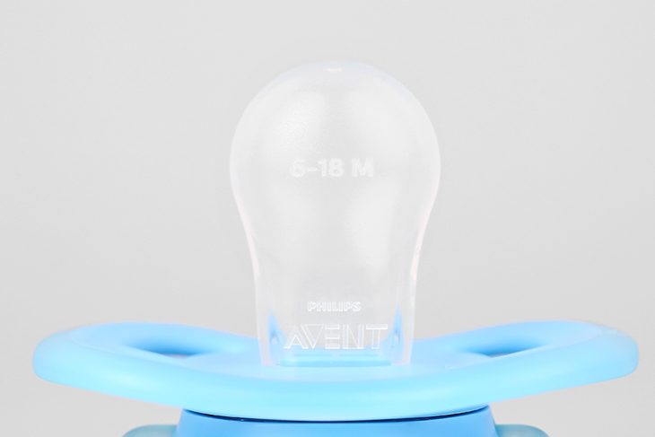 Bộ 2 ti giả silicone cho trẻ 6 - 18 tháng tuổi Philips Avent SCF342/23 được làm từ silicon nhẵn mịn.