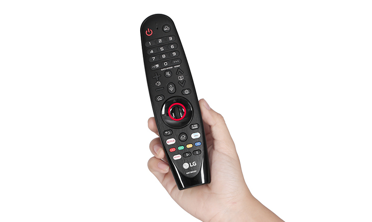 Bấm nút bánh xe trên remote để khởi động