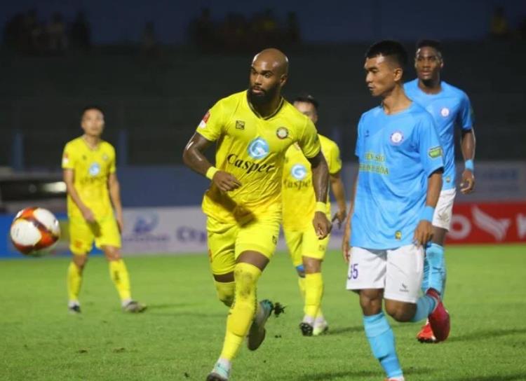 "Hạ gục" CLB Khánh Hoà, CLB Thanh Hoá vươn lên vị trí nhì bảng V.League
