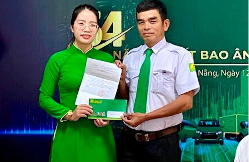 Nam Tài xế taxi giúp sản phụ hạ sinh bé gái 3,3kg ngay trên xe