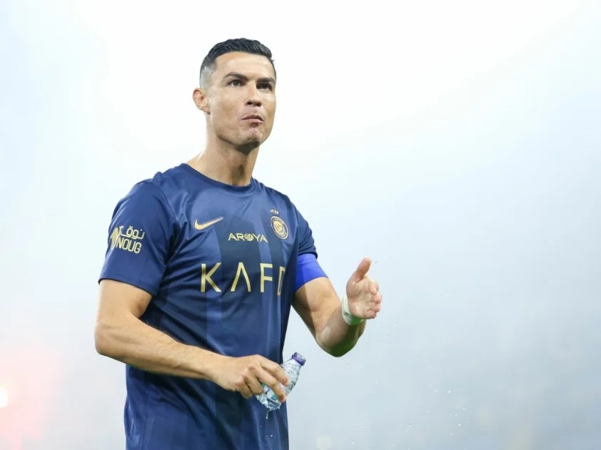 Khẳng định vị thế, Ronaldo ra cử chỉ khẳng định vị thế ‘GOAT’