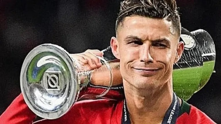 Ronaldo nhận vinh dự hiếm có trong lịch sử