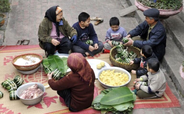 Càng ngày Tết càng “nhạt nhẽo” vì lời chúc hàng loạt, những câu văn “sáo rỗng”?